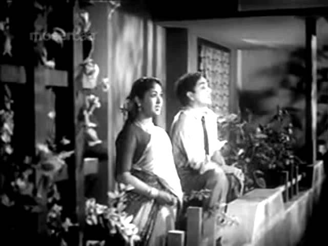 Aagayaveethiyil Azhagana