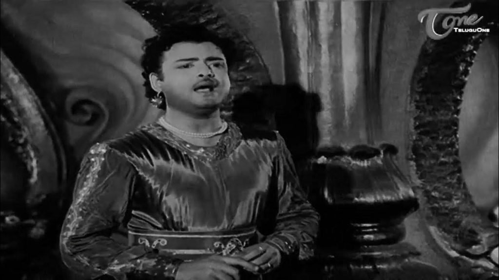 Aasai Nenjame Alai