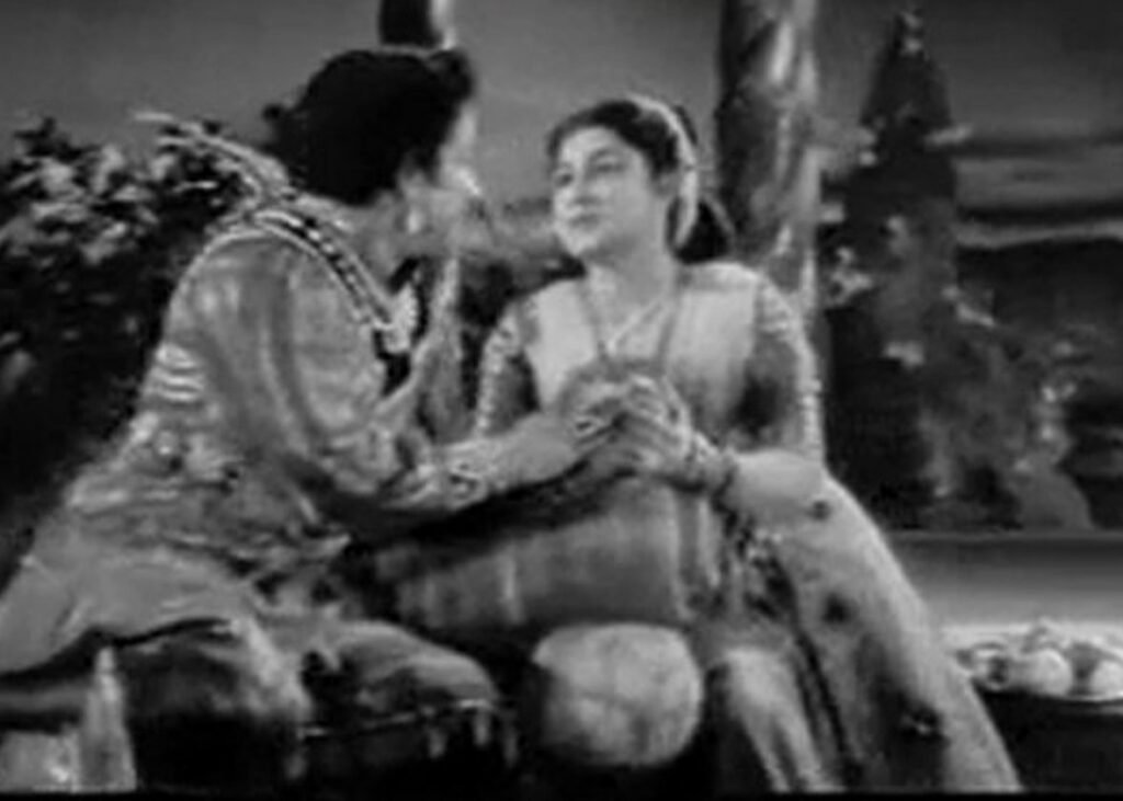 Kurumbai Ennai Parkathe