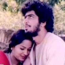 Nadhiyil Aadum