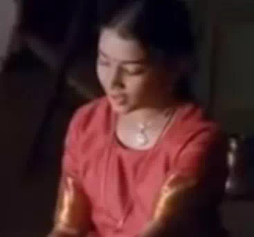 Ninnaicharan Adainthen Female
