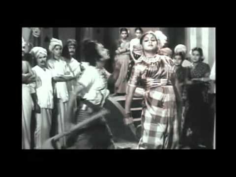 Vettaiyada Vaarum Mannava